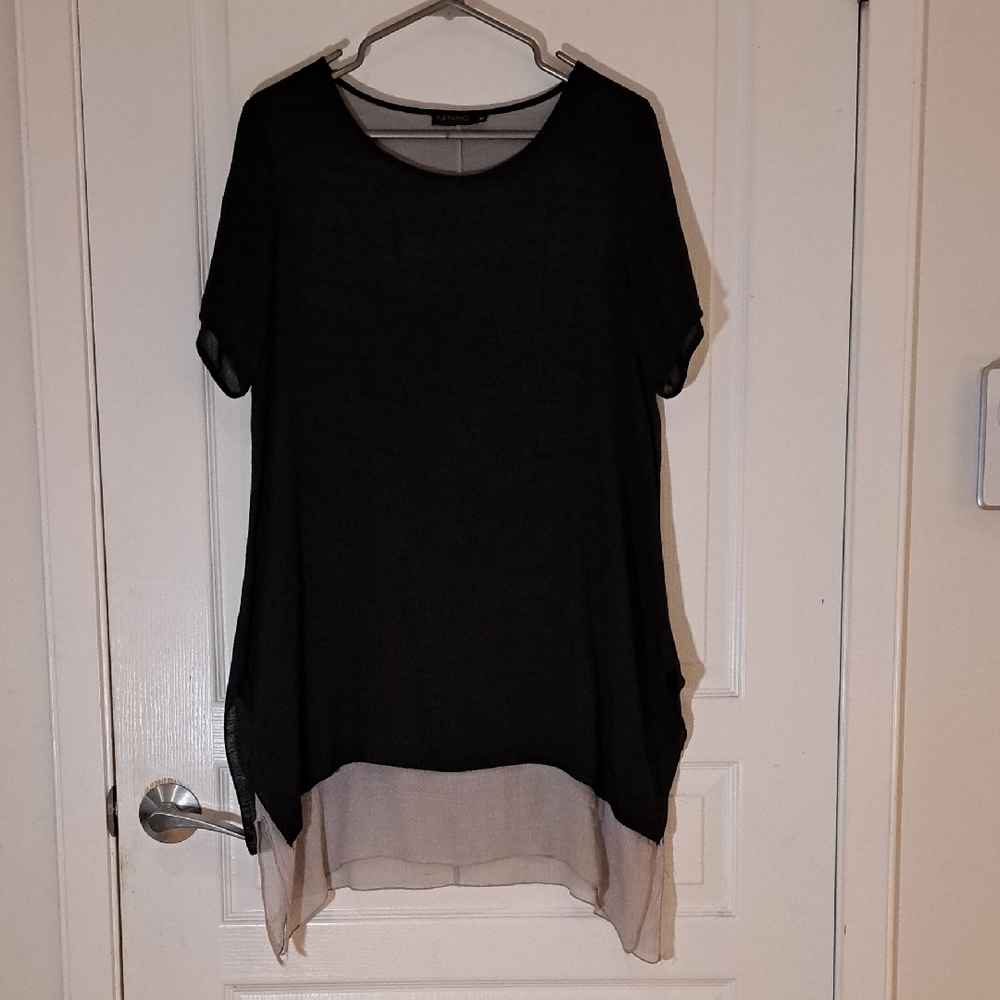 127 - kening Black and Taupe Tunic Top